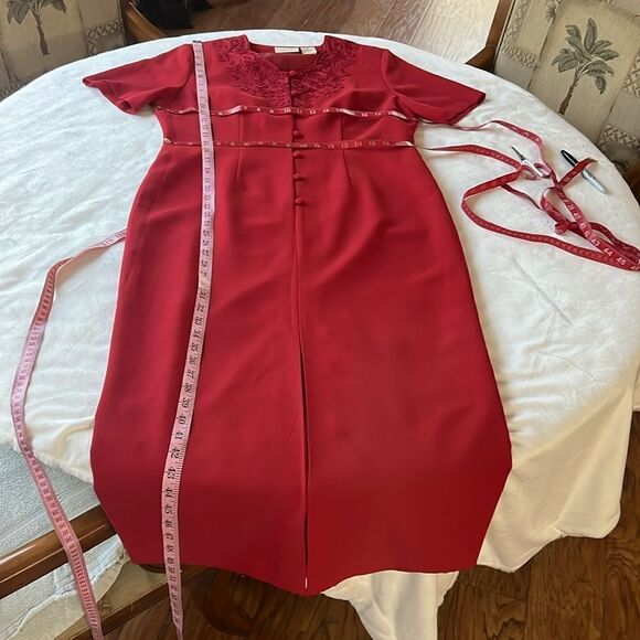 Mosaic Red Dress Sz 14 Embroidered Scoop Neck Short Sleeve Lined - Picture 10 of 12